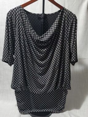 Lane Bryant Black Short Sleeve Drape Neck Top with White Geometric Print